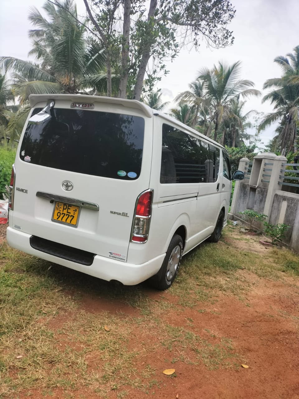 KDH van for kitesurfing group transport in Sri Lanka