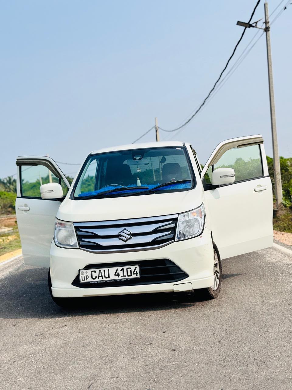 Wagoner car for kitesurfing transfers in Kalpitiya, Sri Lanka